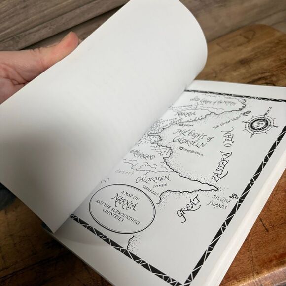 The Lion, the Witch and the Wardrobe by C.S. Lewis The Chronicles of Narnia Pape - Picture 8 of 9